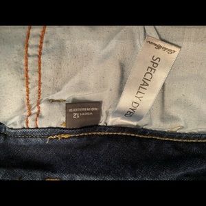 Dark denim Eddie Bauer jeans. Boot cut